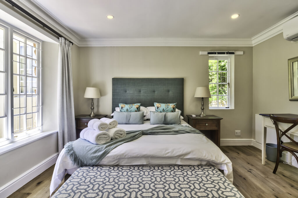 4.0 Queen Bedroom